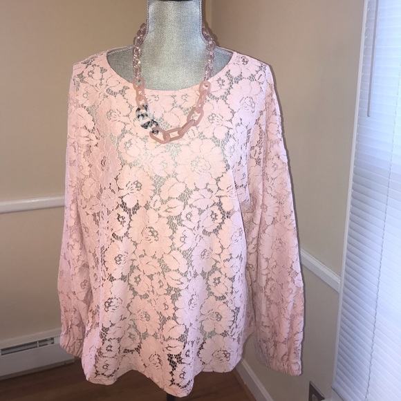 Banana Republic Factory Tops - Pretty lace blouse!